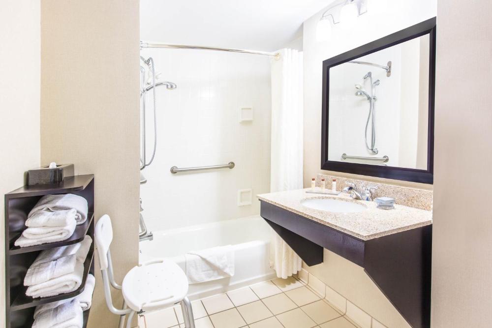 Queen Room with Two Queen Beds - Disability Access - Non-Smoking interior